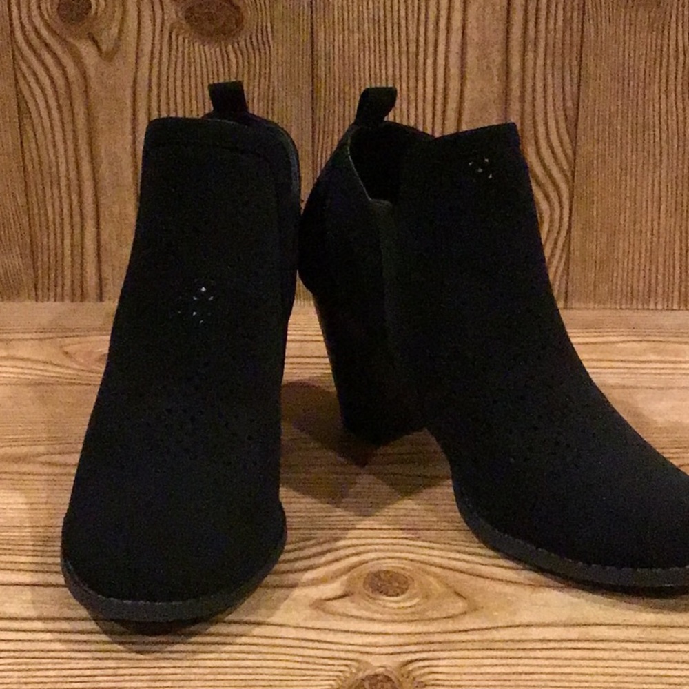 Sz.10 Black Forever Cut-out Star patterned Booties
